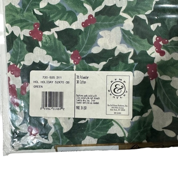 Vtg Kemp Beatley USA Cream Red Green Holly Berries Fabric Table Cloth 52x70” NIP - Picture 2 of 6